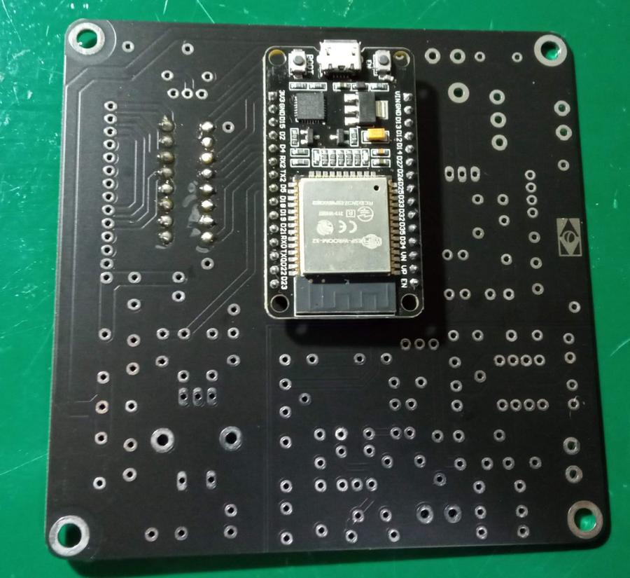 PCB com ESP32 instalado
