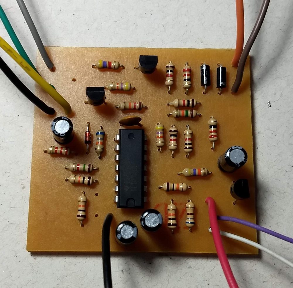 PCB montada do medidor de ESR